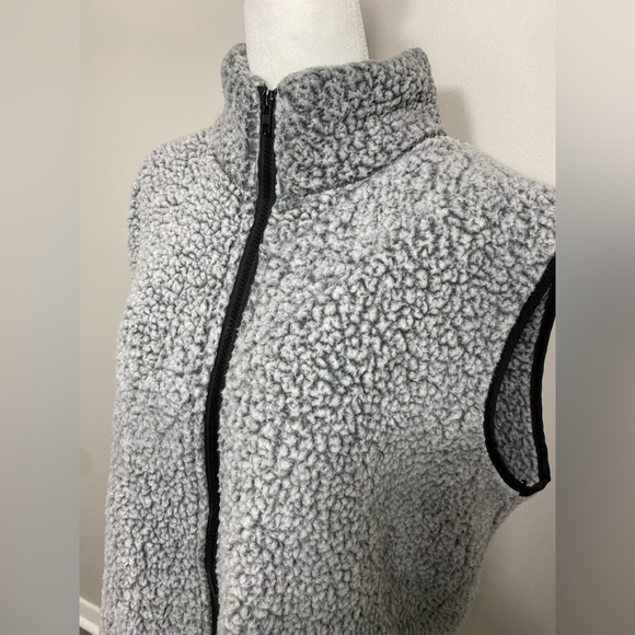 XX-Large Women’s Gray Black Thin Zip-Up Sherpa Vest w/ Two Front Pockets - Picture 2 of 6